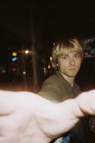 Kurt_Cobain_blocking_camera
