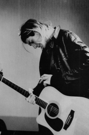 Kurt-Cobain-kurt-cobain-14788076-500-759